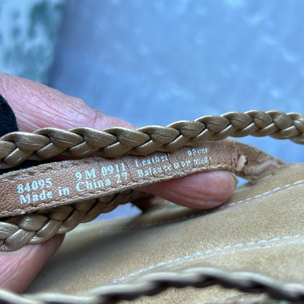 Clark’s Artisan white floral designed all leather sandals with comfort soles. - Picture 5 of 5